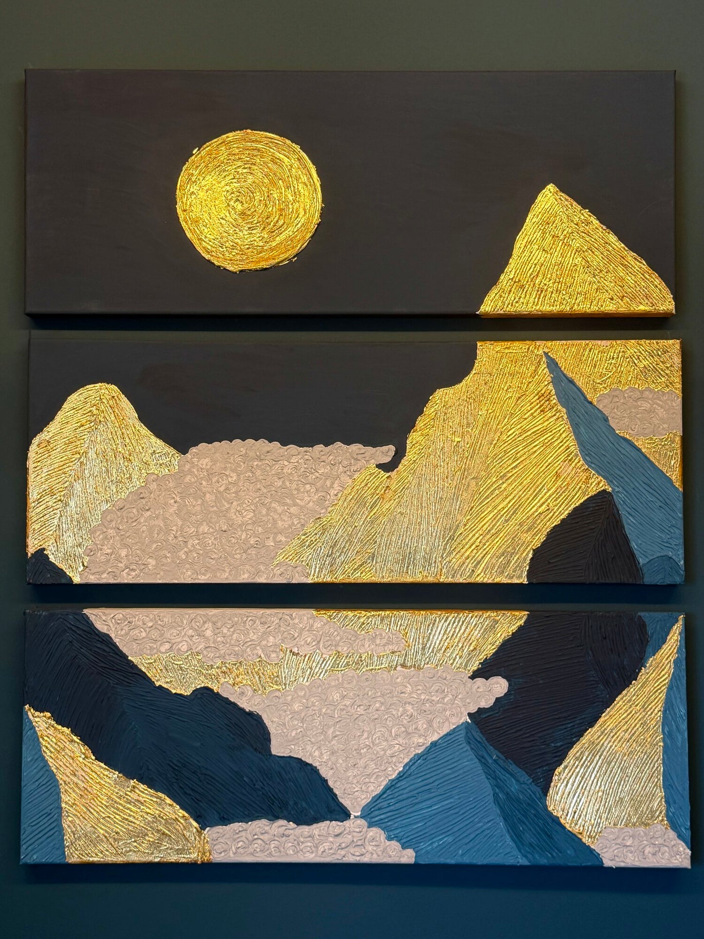 "Under the Moon and the Sun" — Kabartmalı Üçlü Tablo